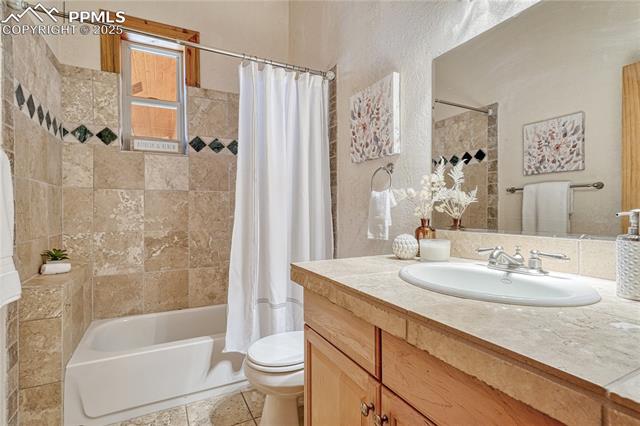 15975 Winding Trail Road Colorado Springs, CO 80908 - Photo 33 of 50 This is the ensuite full bathroom for BR3 with more natural travertine tile