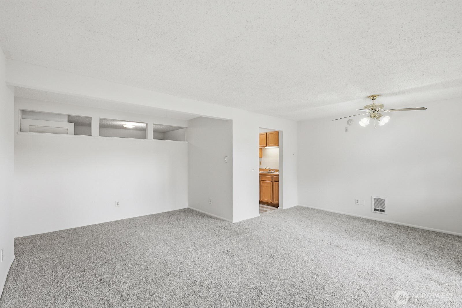 335 Heather Road, Unit 202 Everett, WA 98203 - Photo 14 of 31