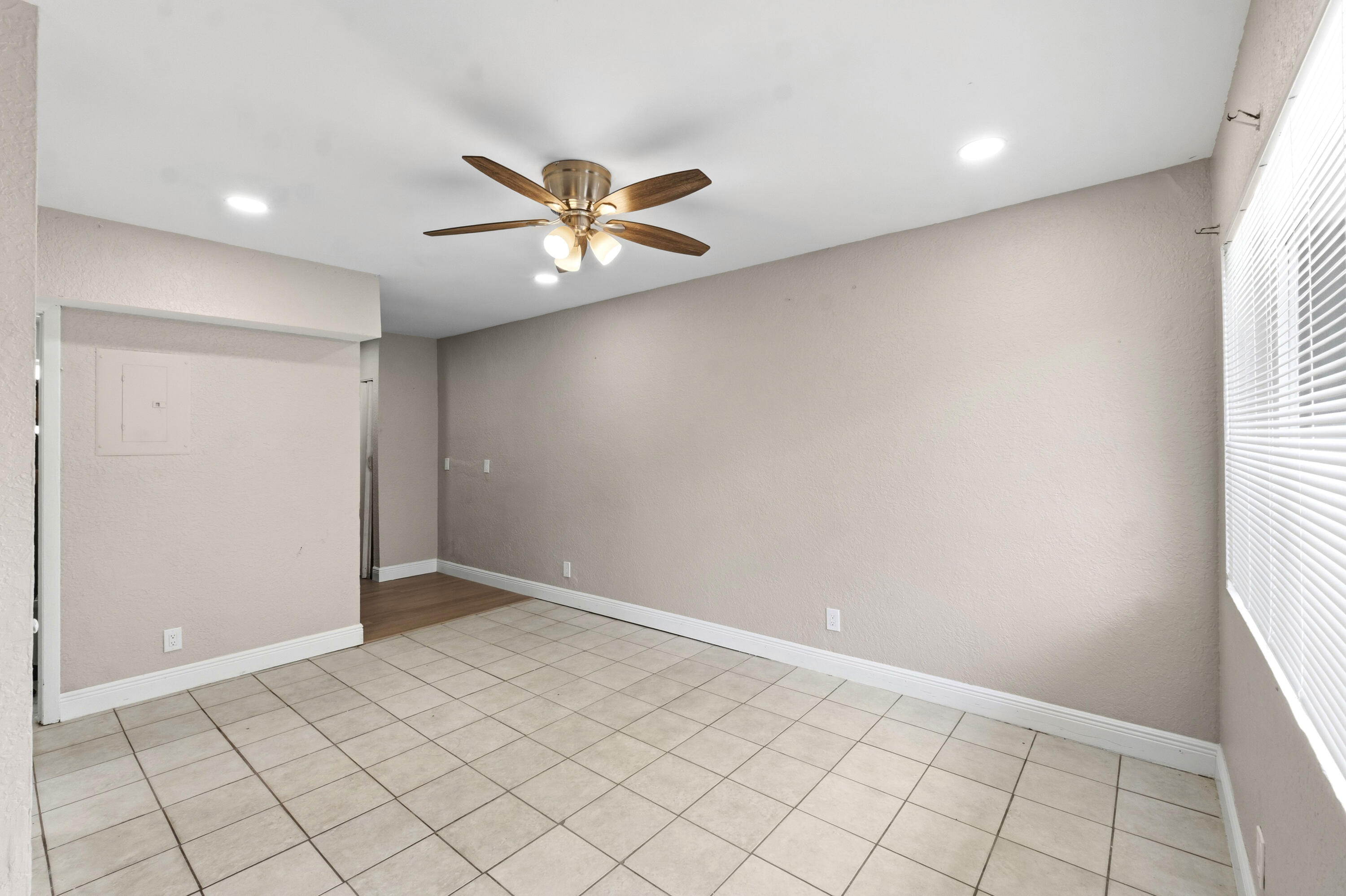 166 Southwest 3rd Street, Unit AD Deerfield Beach, FL 33441 - Photo 29 of 33 166 SW 3rd St_025