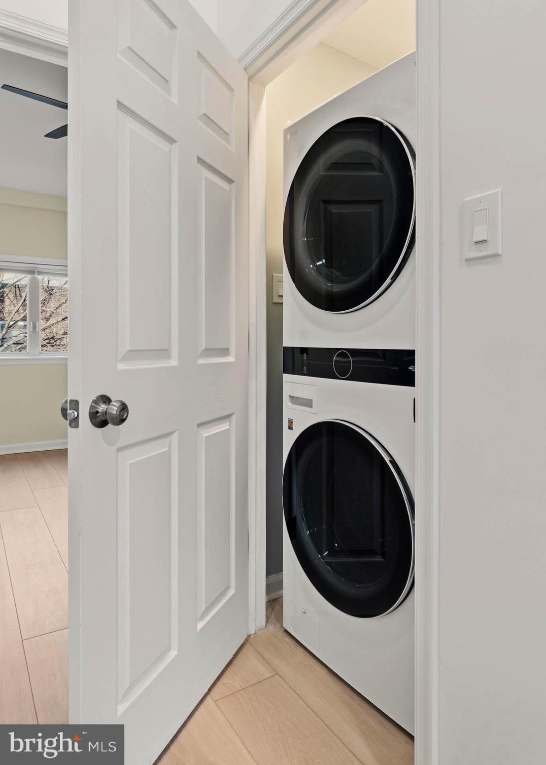 410 Greenwich Street Philadelphia, PA 19147 - Photo 14 of 21 Upstairs Washer/Dryer