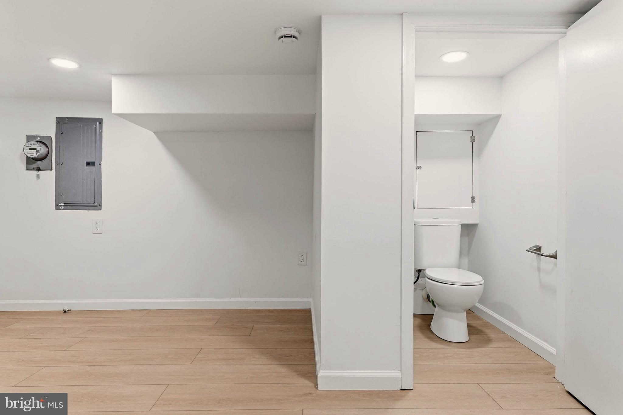 410 Greenwich Street Philadelphia, PA 19147 - Photo 19 of 21 Basement 1/2 Bath