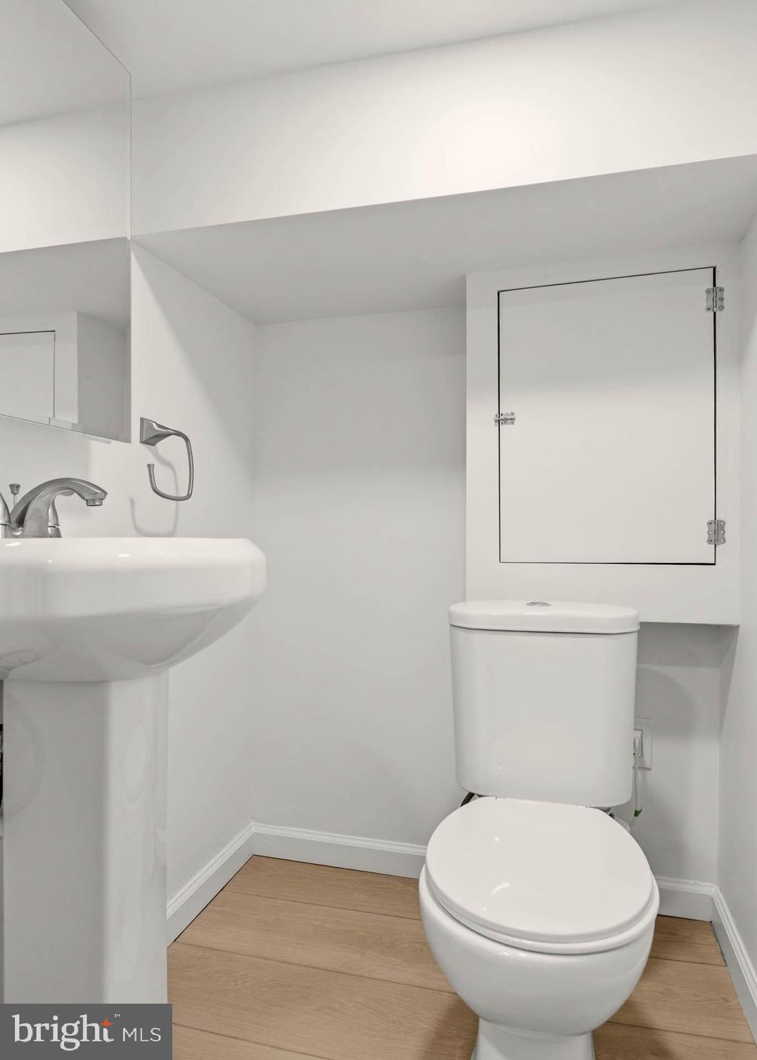 410 Greenwich Street Philadelphia, PA 19147 - Photo 20 of 21 Basement 1/2 Bath