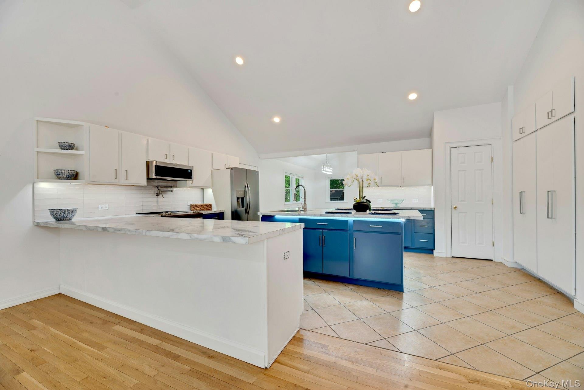 46 Sherwood Road Hampton Bays, NY 11946 - Photo 8 of 38