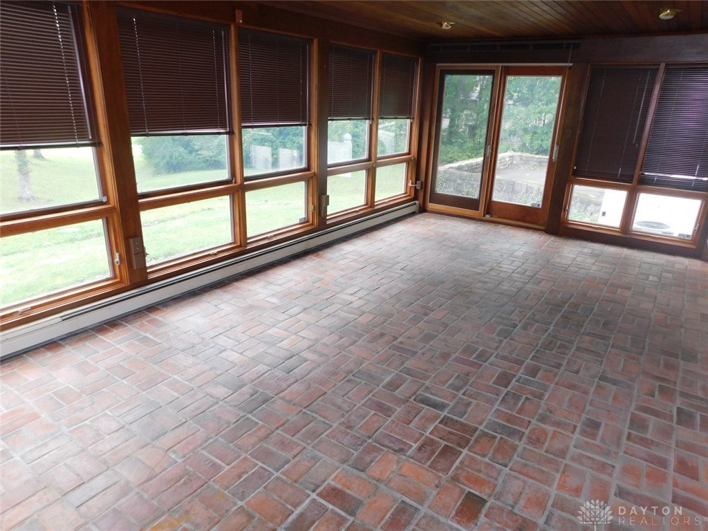 2401 Signal Hill Road Springfield, OH 45504 - Photo 15 of 40