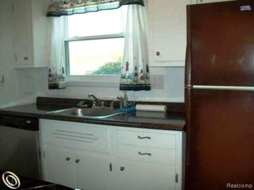 2810 West 13 Mile Road Royal Oak, MI 48073 - Photo 14 of 16