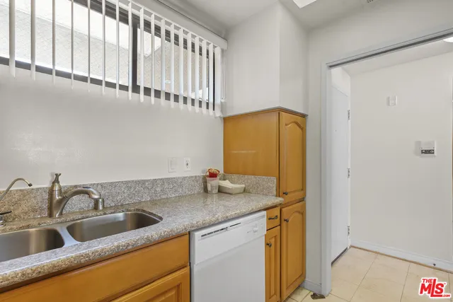 $459,000 | 729 South Hobart Boulevard, Unit 40, Los Angeles, CA 90005