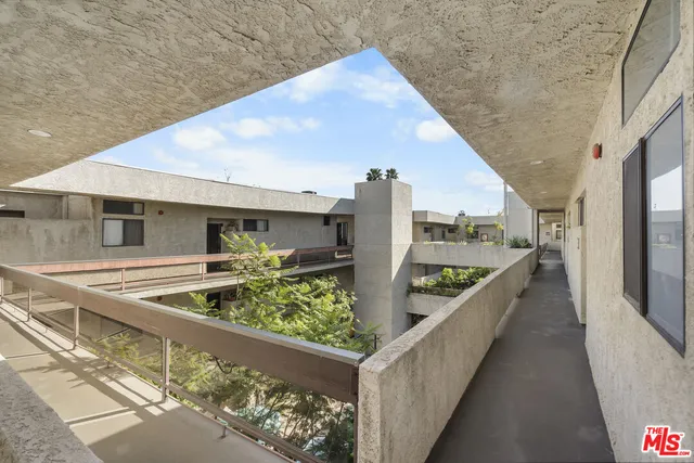 $459,000 | 729 South Hobart Boulevard, Unit 40, Los Angeles, CA 90005