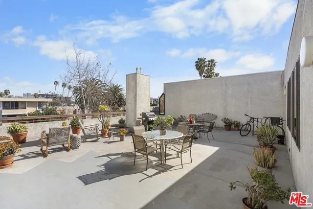 $459,000 | 729 South Hobart Boulevard, Unit 40, Los Angeles, CA 90005