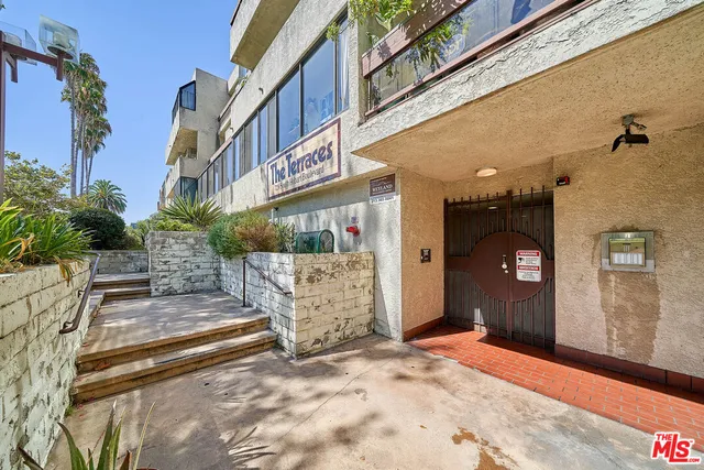 $459,000 | 729 South Hobart Boulevard, Unit 40, Los Angeles, CA 90005