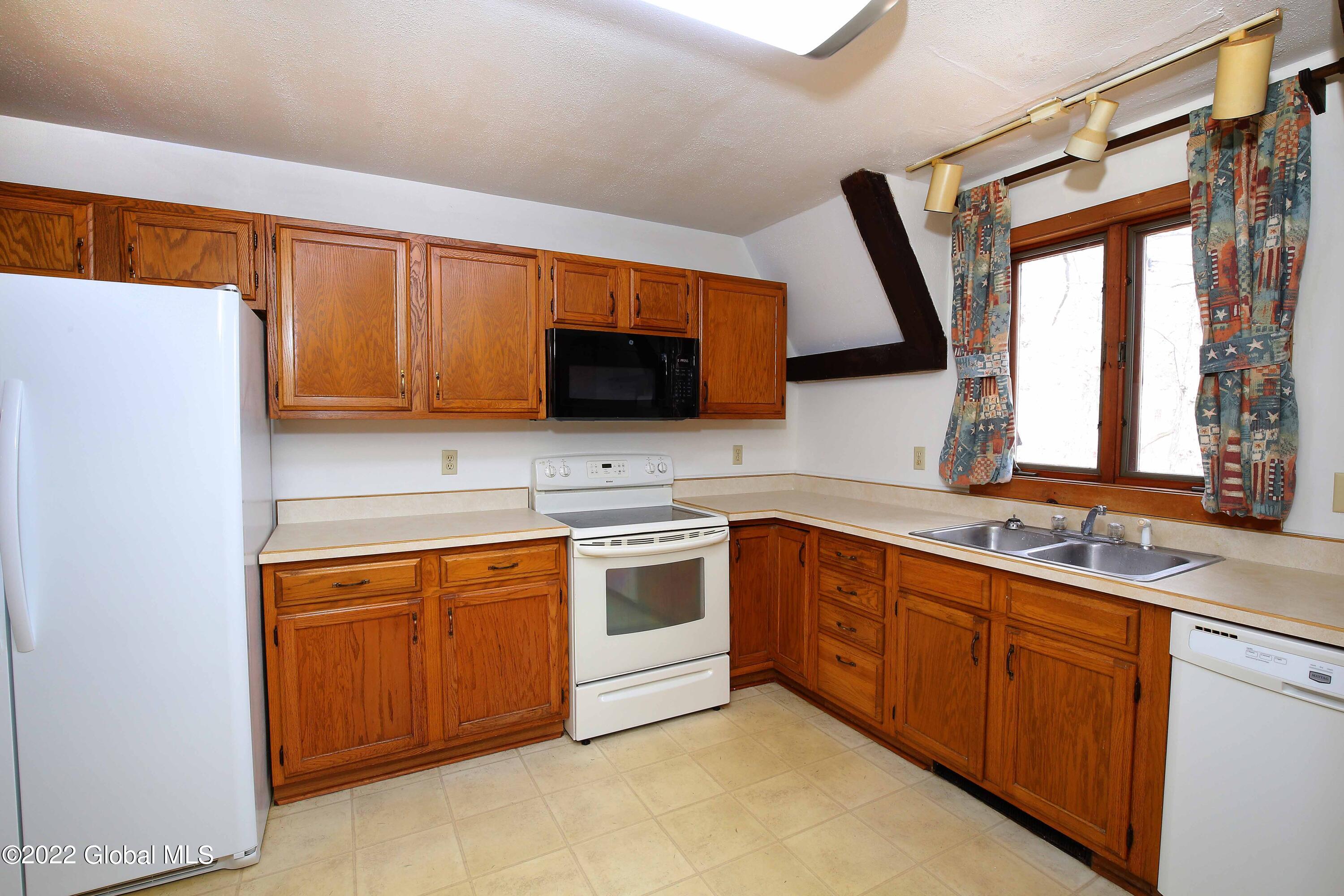 196 Priddle Point Road Gloversville, NY 12078 - Photo 17 of 31 kitche1