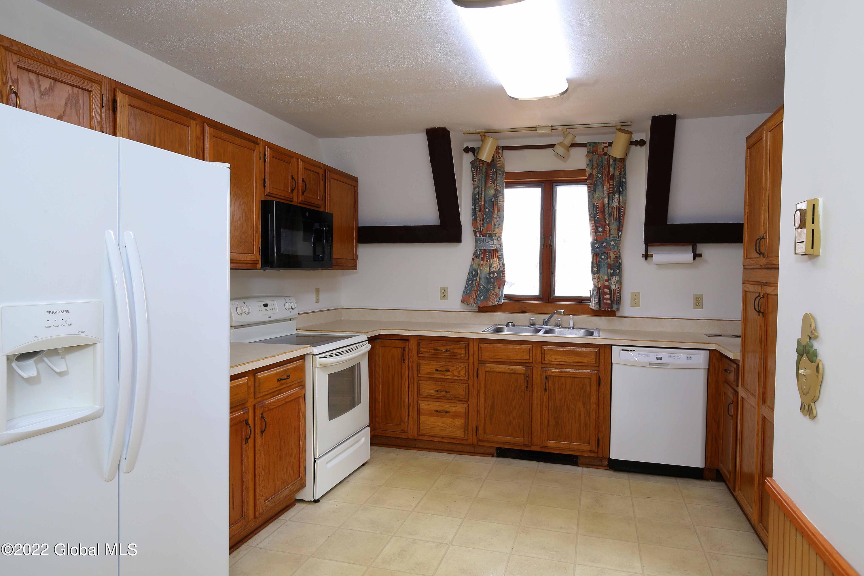 196 Priddle Point Road Gloversville, NY 12078 - Photo 18 of 31 kitchen