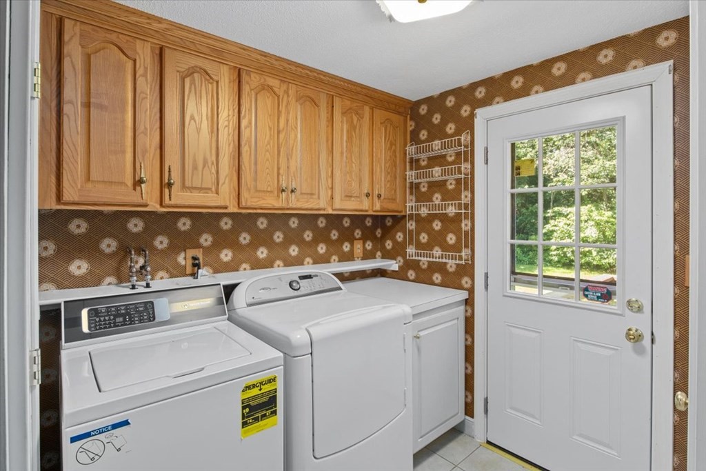 44 Ellis Street Medway, MA 02053 - Photo 33 of 42 a utility room with dryer and washer