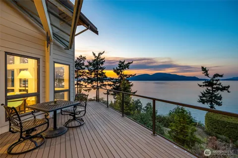 $5,500,000 | 4002 Oakes Avenue, Anacortes, WA 98221