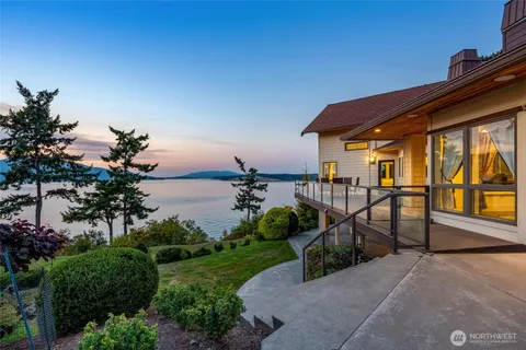 $5,500,000 | 4002 Oakes Avenue, Anacortes, WA 98221