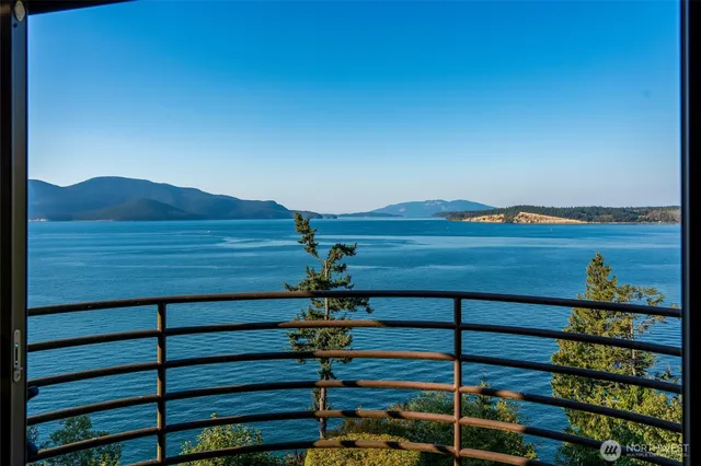 $5,500,000 | 4002 Oakes Avenue, Anacortes, WA 98221