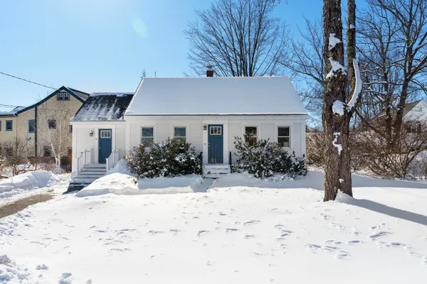 $550,000 | 5 Holbrook Street, Freeport, ME 04032