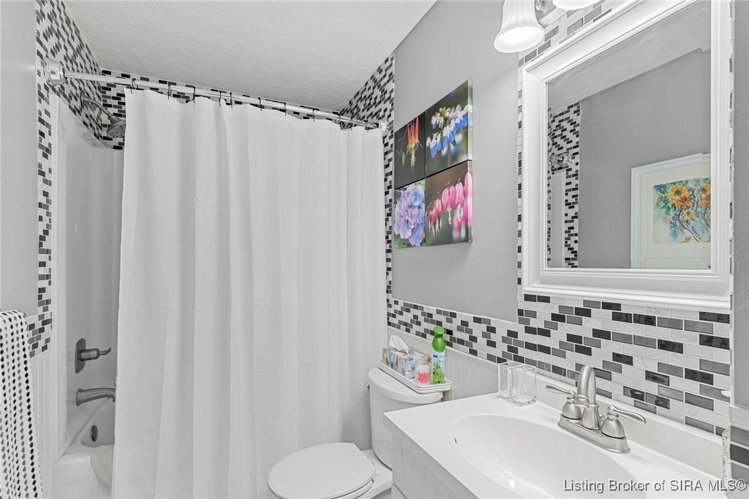 114 Cherry Trace Madison, IN 47250 - Photo 27 of 46 Bath