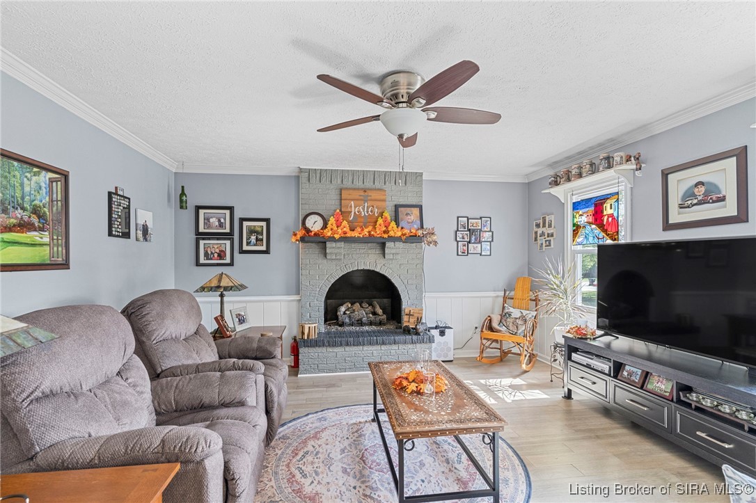 114 Cherry Trace Madison, IN 47250 - Photo 10 of 46 Living Room
