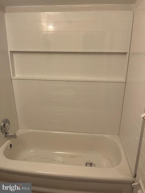 511 Lisbeth Road Newark, DE 19713 - Photo 6 of 13 a bathroom with a bath tub