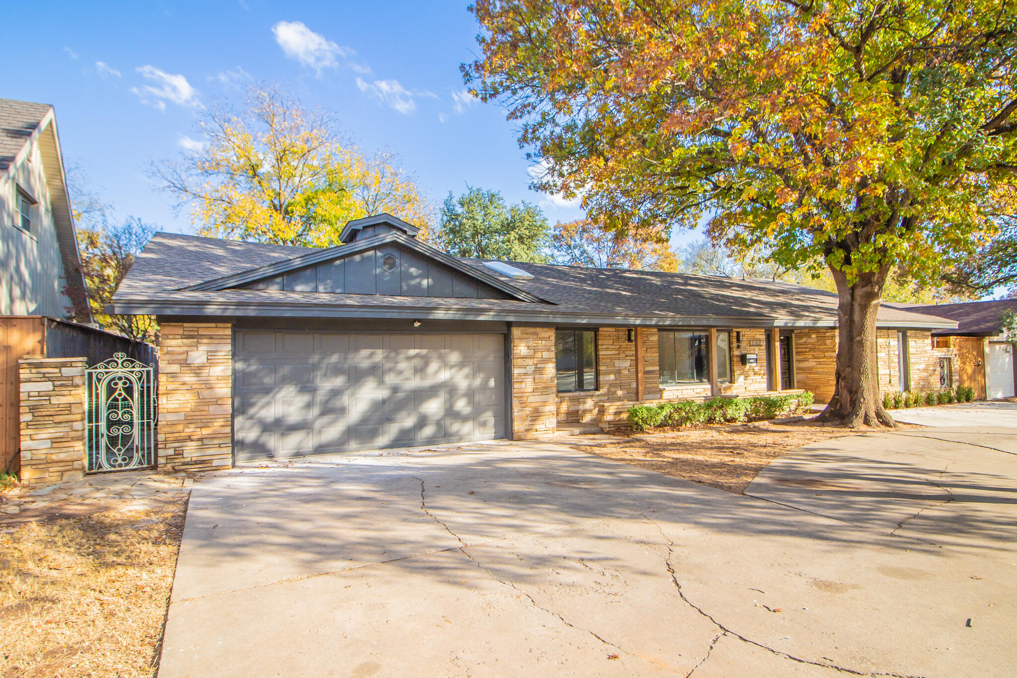 3602 63rd Drive Lubbock, TX 79413 - Photo 3 of 33 a front view of a house with a garden