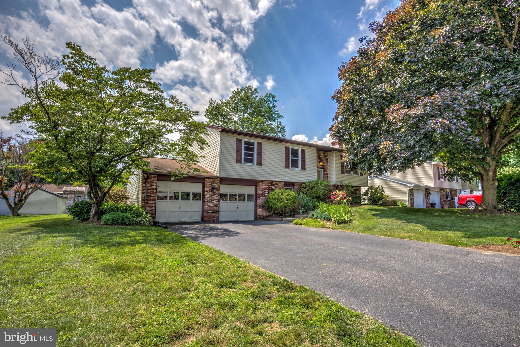 478 Amesbury Road Lancaster, PA 17601 - Photo 3 of 37 Gallery Image 3