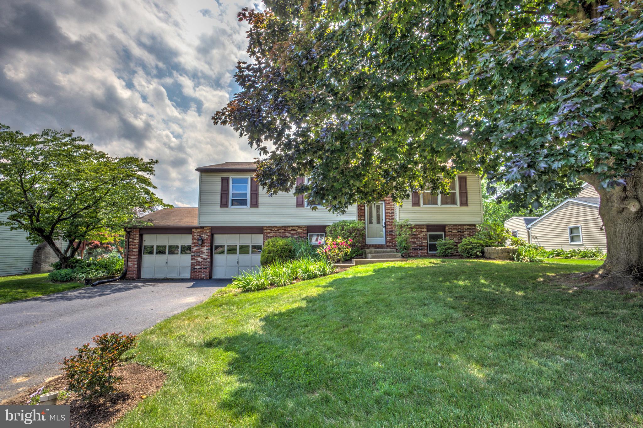 478 Amesbury Road Lancaster, PA 17601 - Photo 4 of 37 Gallery Image 4