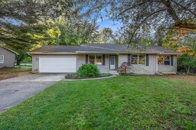 $269,900 | 22327 Woodhenge Drive, Mattawan, MI 49071