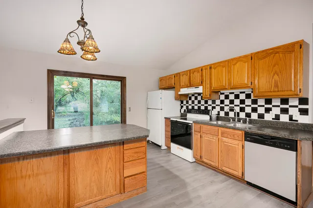 $269,900 | 22327 Woodhenge Drive, Mattawan, MI 49071