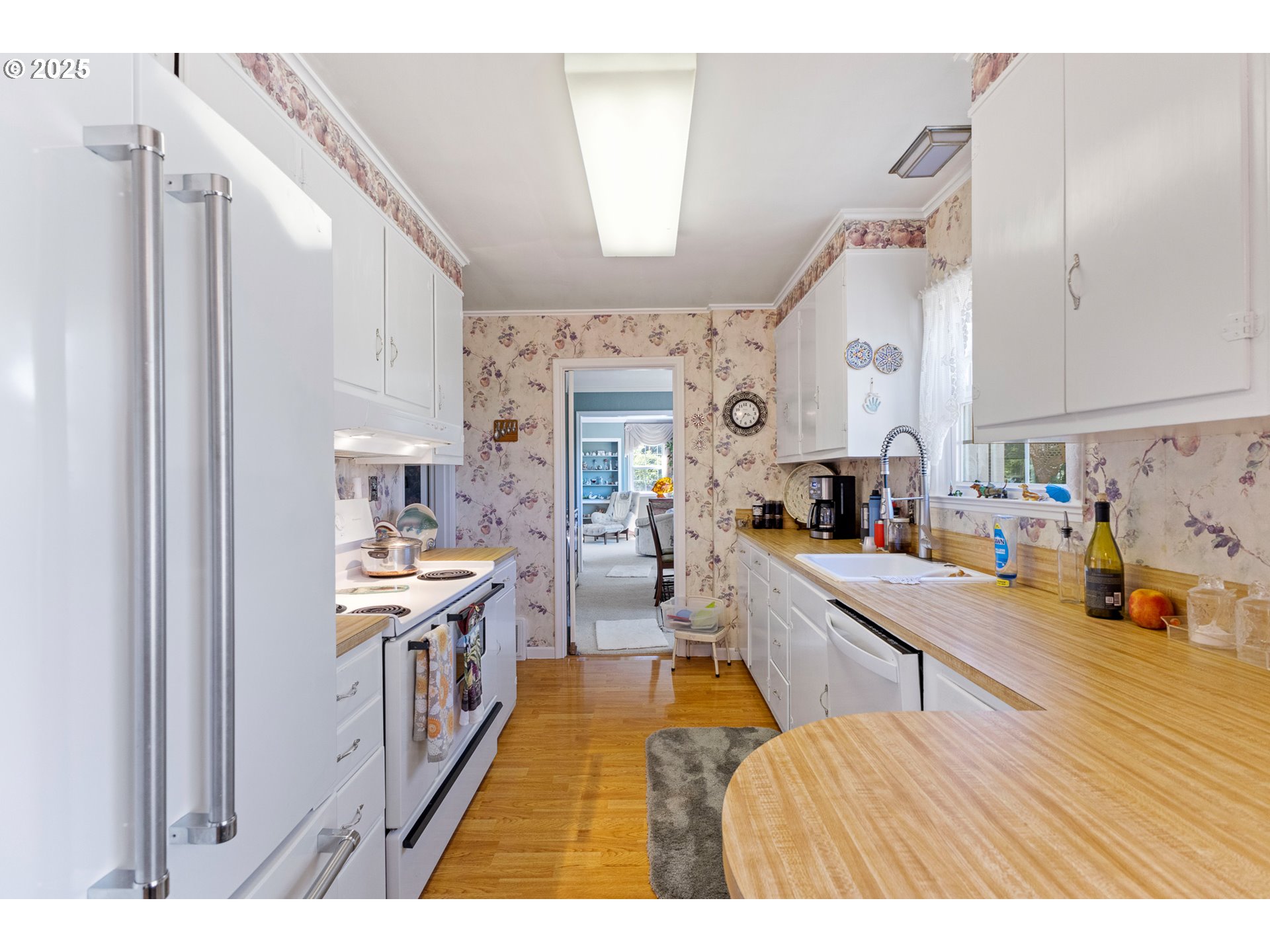 1211 Fairview Street Myrtle Point, OR 97458 - Photo 15 of 48 a large kitchen with lot of counter space