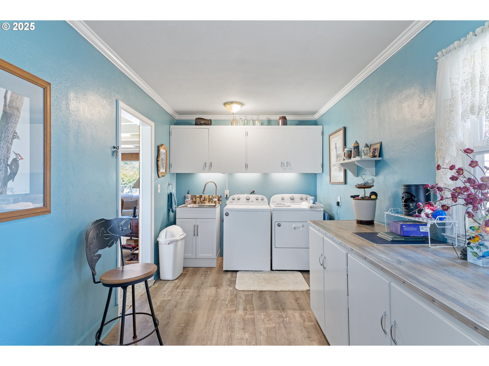 1211 Fairview Street Myrtle Point, OR 97458 - Photo 20 of 48 a kitchen with cabinets and chairs