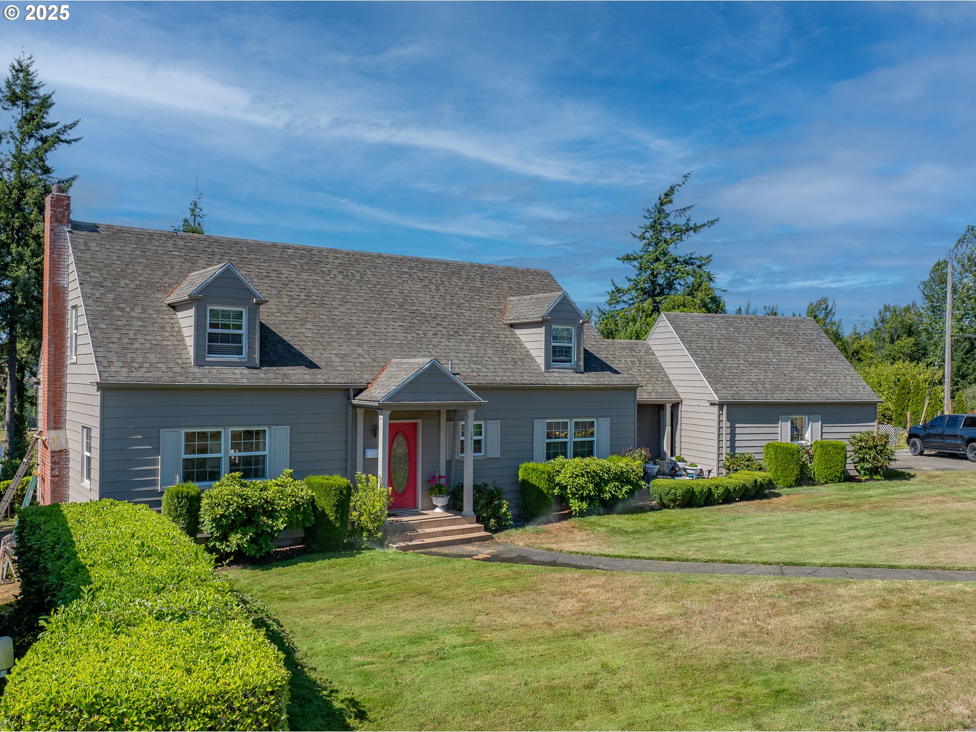 1211 Fairview Street Myrtle Point, OR 97458 - Photo 2 of 48 a front view of a house with a yard