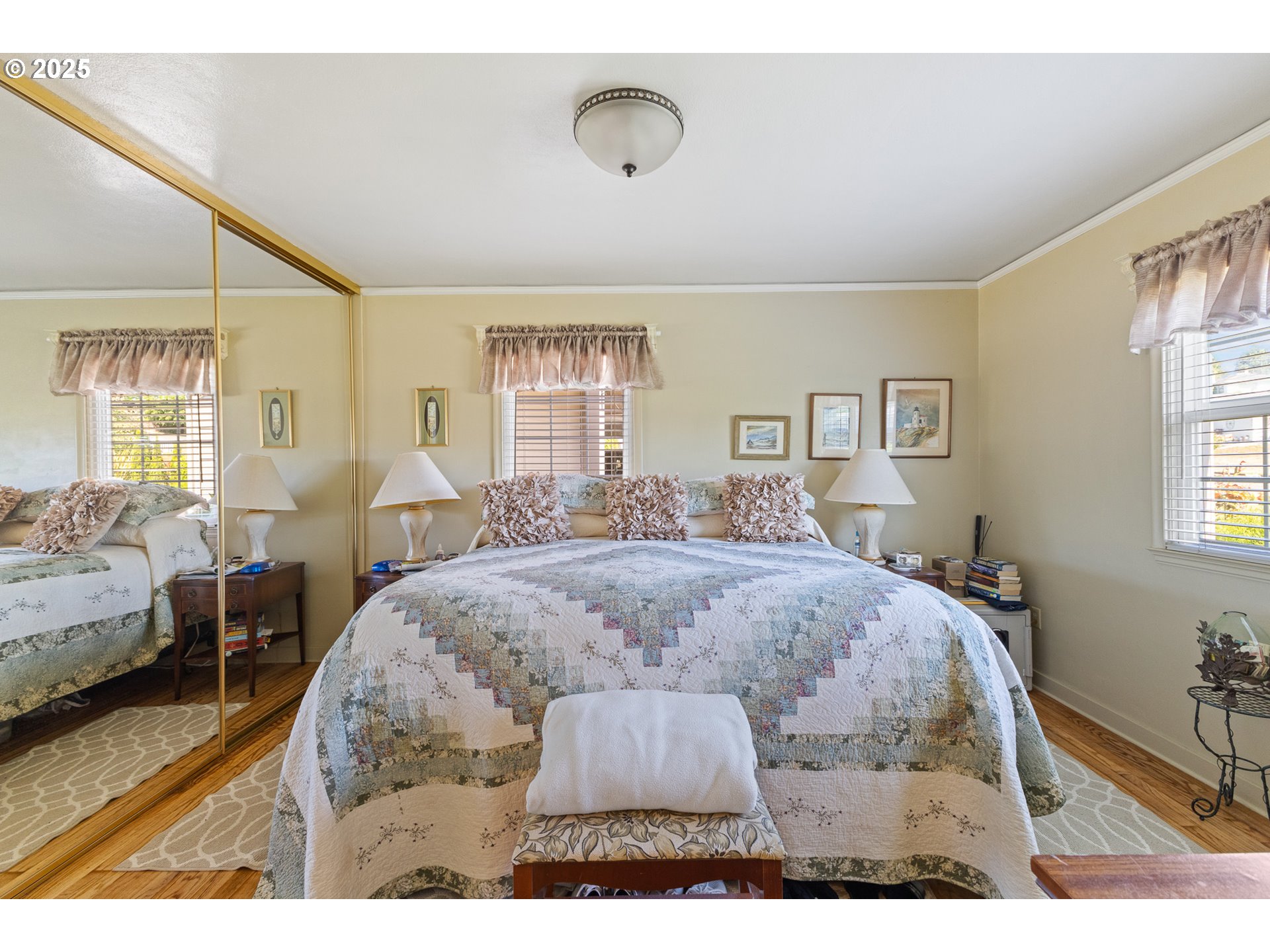 1211 Fairview Street Myrtle Point, OR 97458 - Photo 26 of 48 a bed room with a bed window and couch