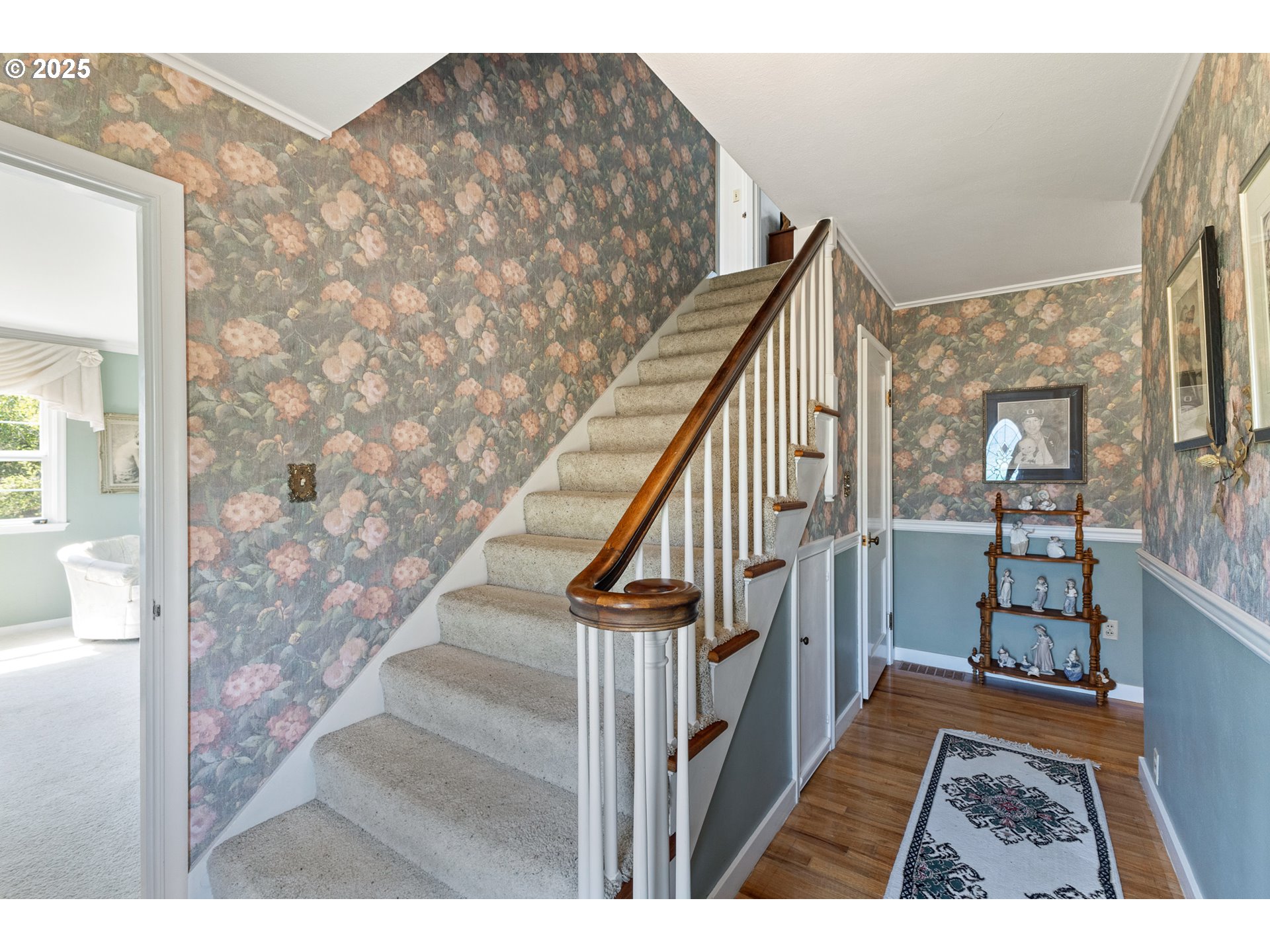 1211 Fairview Street Myrtle Point, OR 97458 - Photo 30 of 48 a view of entryway with wooden floor