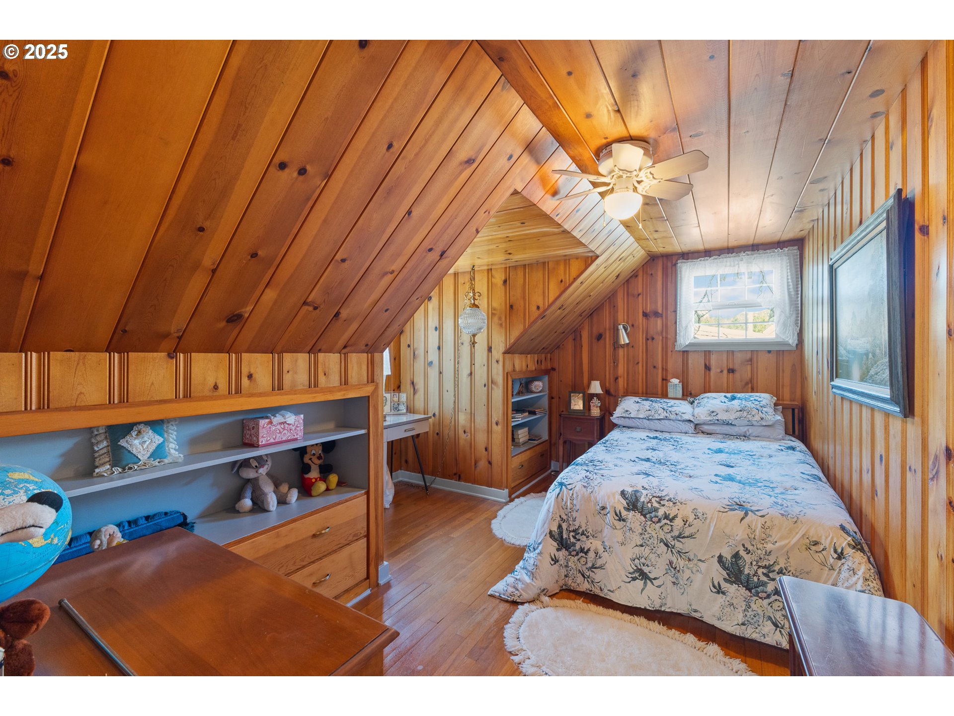 1211 Fairview Street Myrtle Point, OR 97458 - Photo 34 of 48 a view of a room with wooden floor
