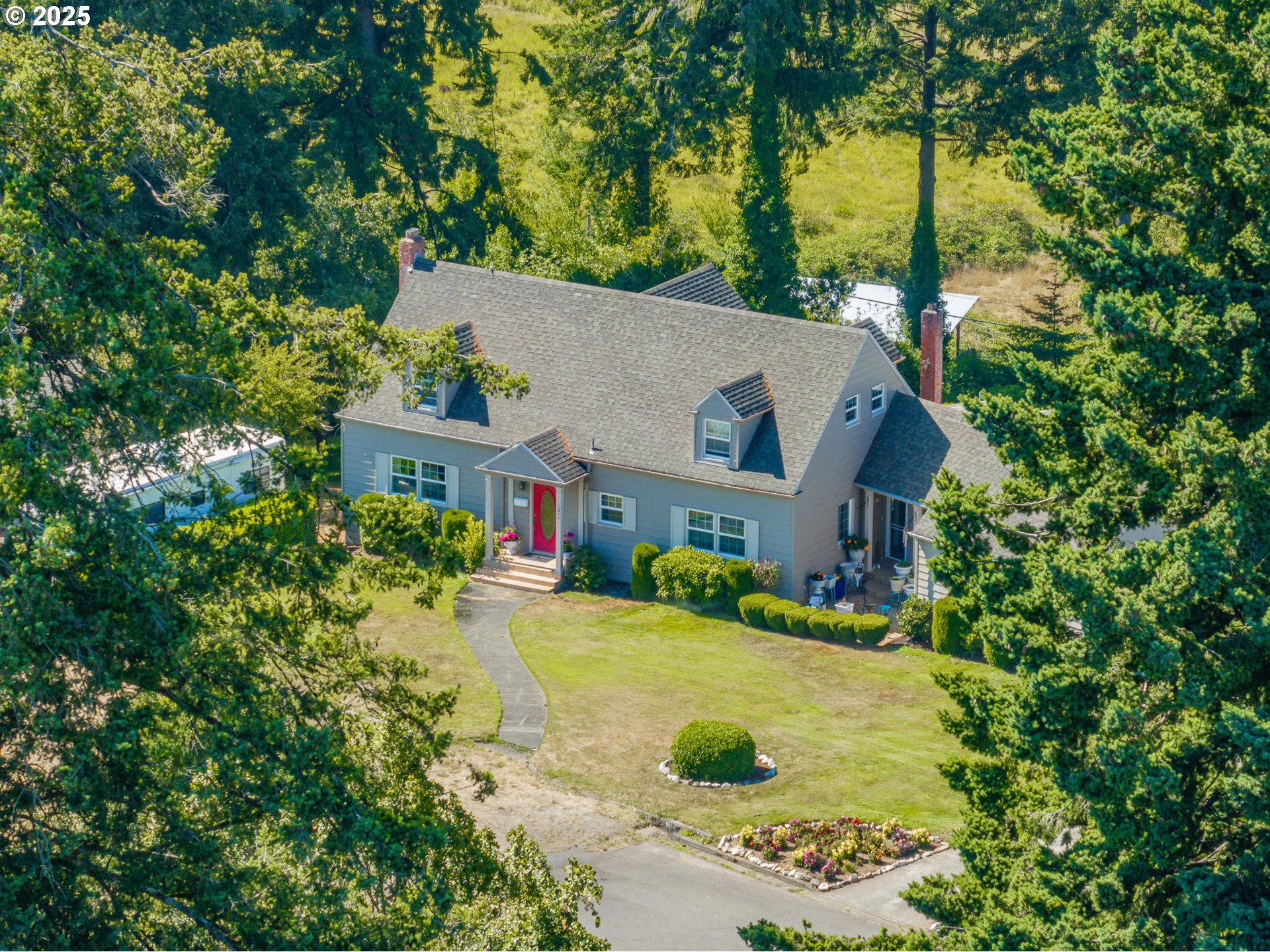 1211 Fairview Street Myrtle Point, OR 97458 - Photo 5 of 48 front view of a house with a yard