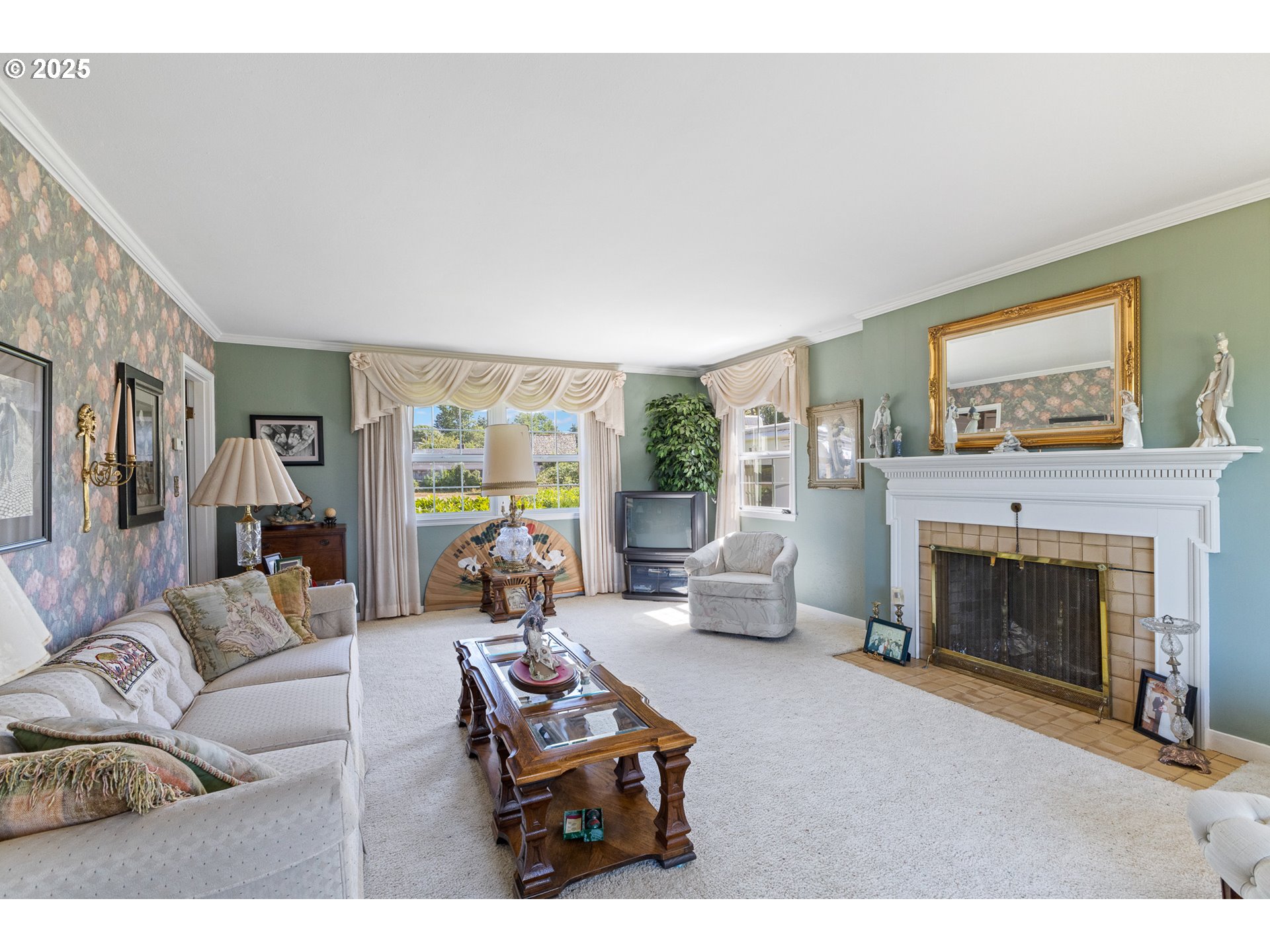 1211 Fairview Street Myrtle Point, OR 97458 - Photo 9 of 48 a living room with furniture a flat screen tv and a fireplace