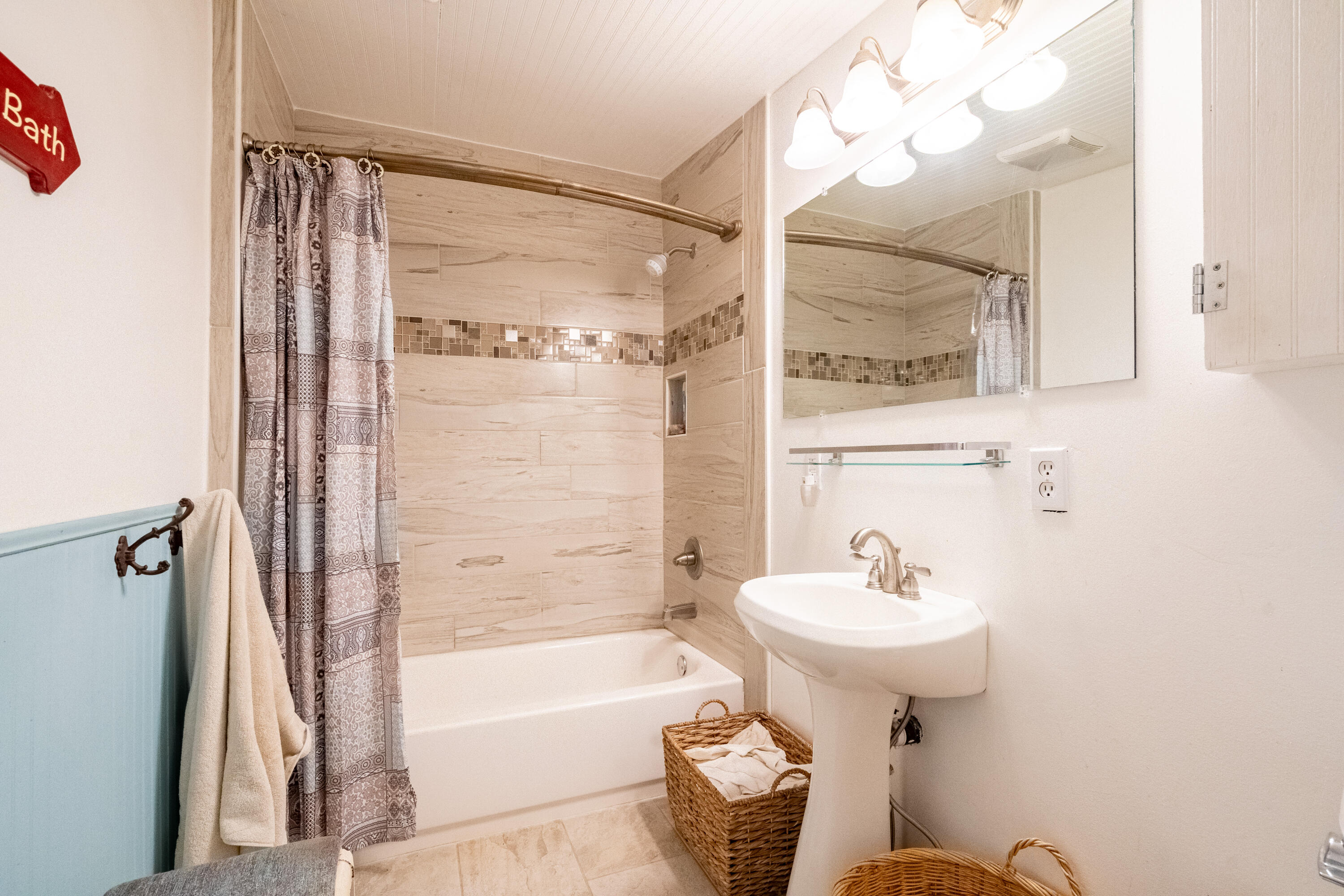 4413 Merita Terrace Central Point, OR 97502 - Photo 21 of 28 bath 85