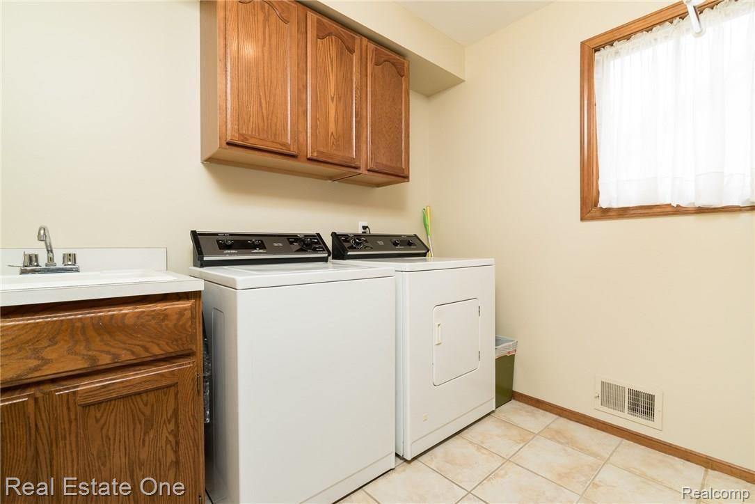 861 Norcross Drive Rochester, MI 48307 - Photo 34 of 50 861-Norcross--20.jpg