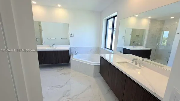 $18,500 | 19708 Northeast 14th Avenue, Miami, FL 33179