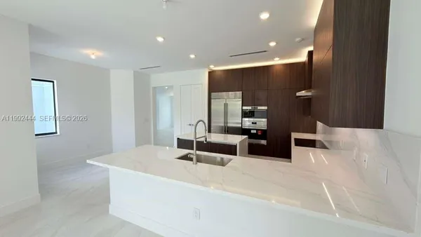 $18,500 | 19708 Northeast 14th Avenue, Miami, FL 33179