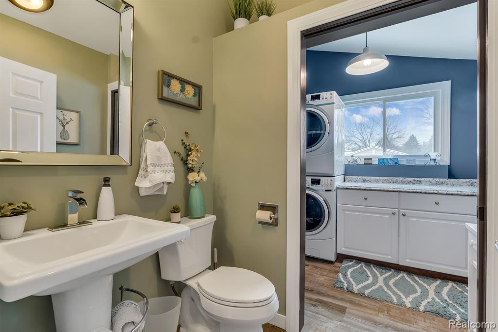 2379 Grove Park Road Fenton, MI 48430 - Photo 13 of 56