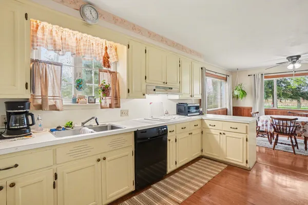 $499,900 | 14361 76th Street, South Haven, MI 49090