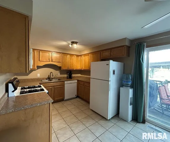 $180,000 | 607 South Summit Drive, Washington, IL 61571