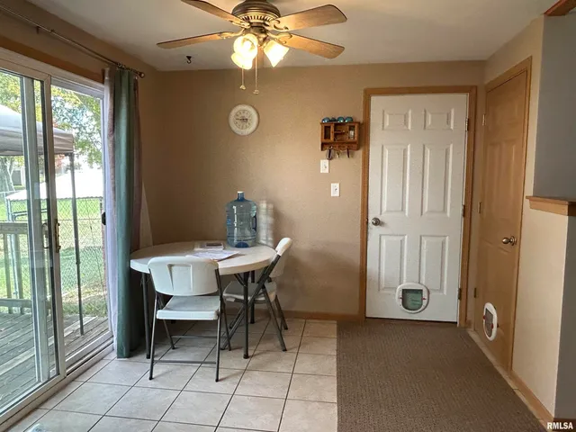 $180,000 | 607 South Summit Drive, Washington, IL 61571