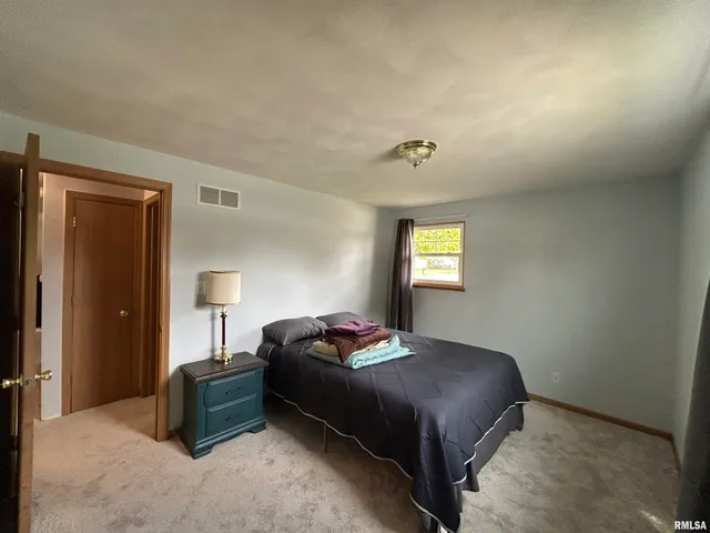 $180,000 | 607 South Summit Drive, Washington, IL 61571