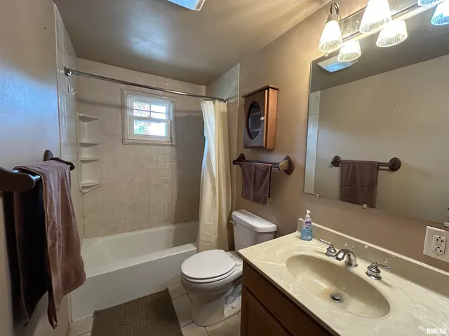 $180,000 | 607 South Summit Drive, Washington, IL 61571