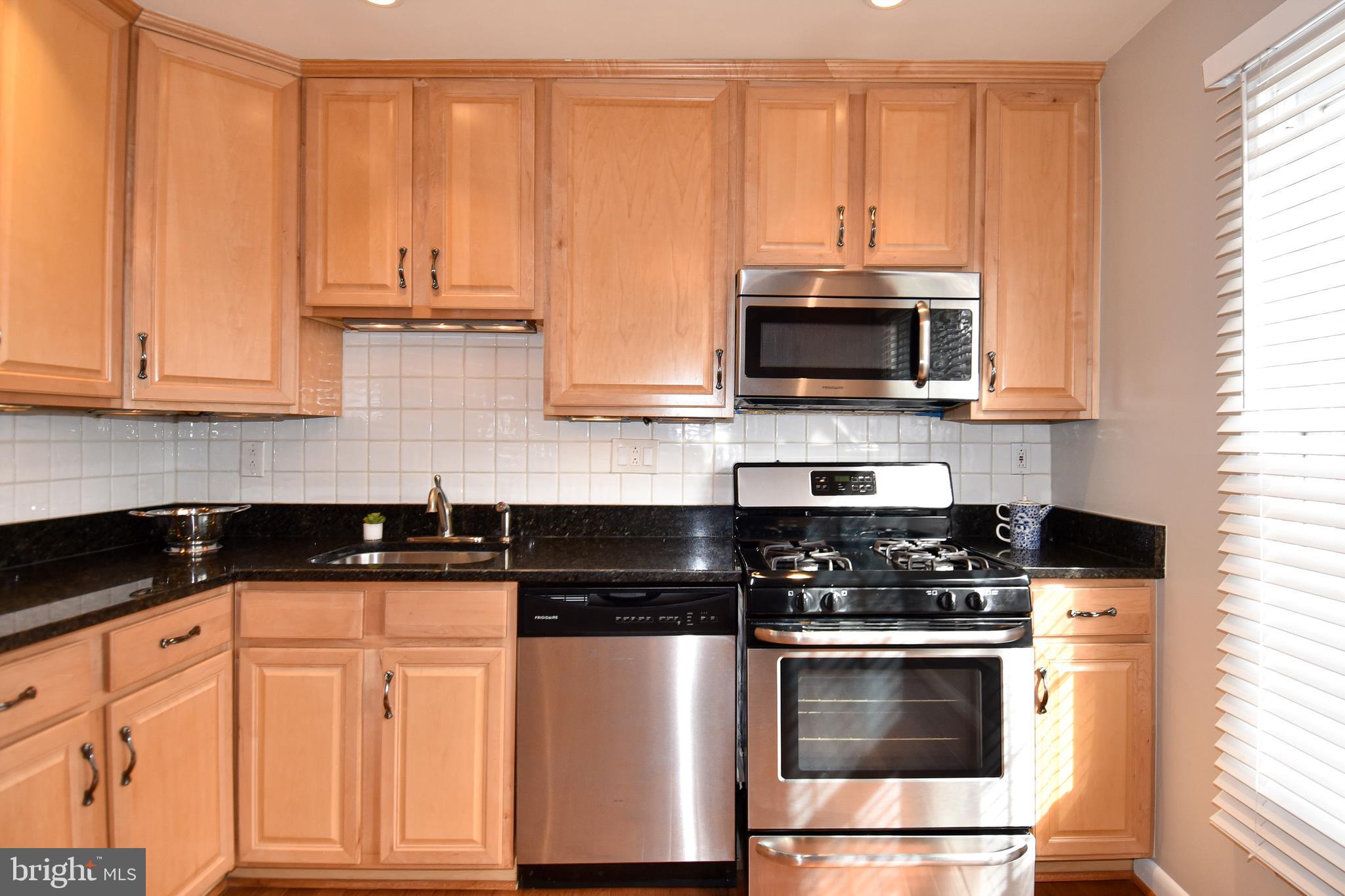 2412 Alsop Court Reston, VA 20191 - Photo 17 of 44 ... and counter space, too.
