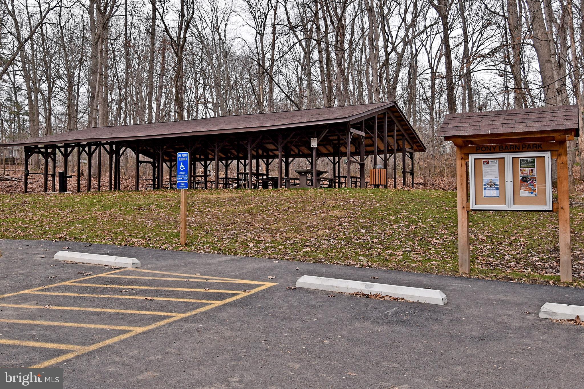2412 Alsop Court Reston, VA 20191 - Photo 41 of 44 Community picnic area