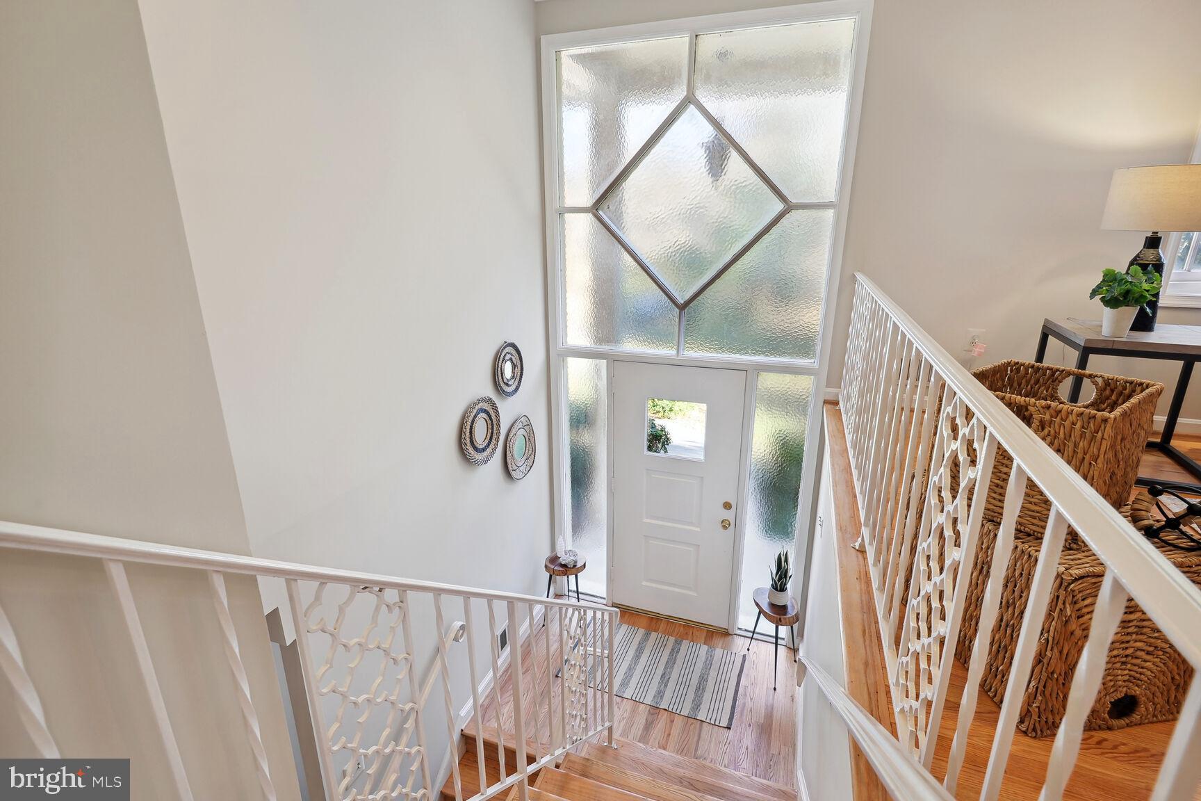 11521 Vale Road Oakton, VA 22124 - Photo 3 of 26 2 story entry foyer