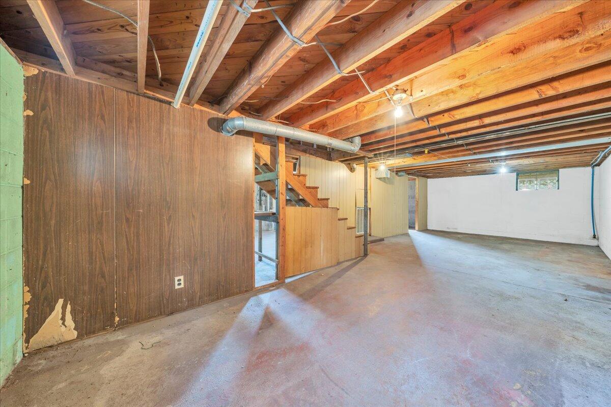 201 Long Avenue Covington, VA 24426 - Photo 20 of 43 a view of a garage